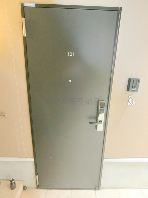 フェリシテ大田区中央の玄関