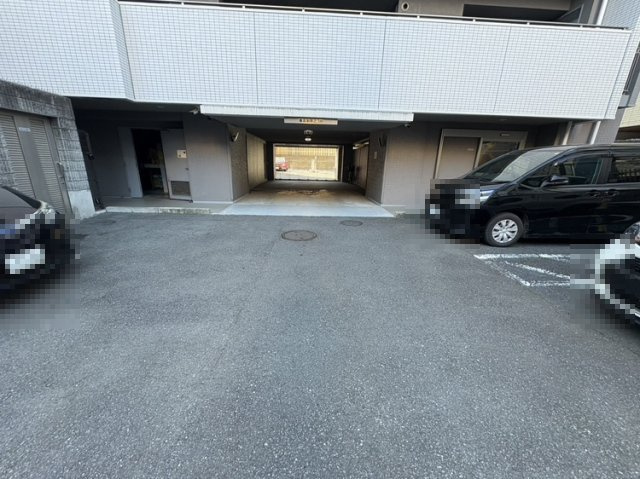 アドレシアの駐車場