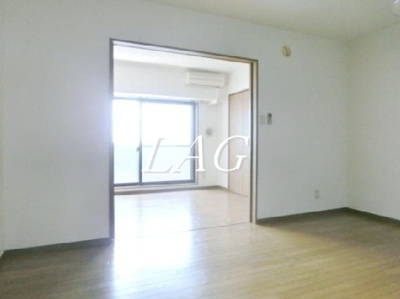 【居間・リビング】 | ローズガーデン | 洋室のお部屋です。