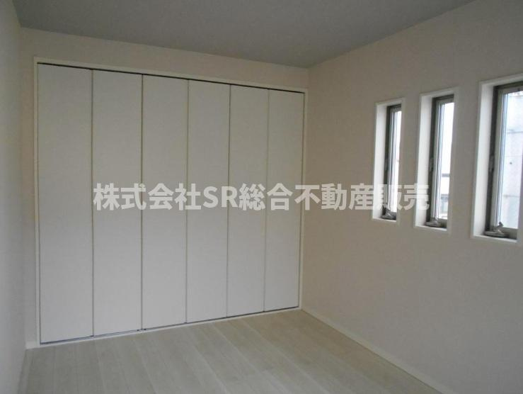 中石切町2丁目中古戸建の洋室|モデルハウス利用されており、エアコン・室内家具付きで販売致します！