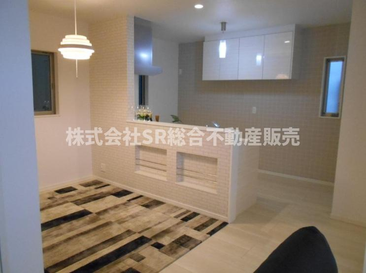 中石切町2丁目中古戸建の居間・リビング|当日予約も大歓迎です！土日祝、雨の日やお子様連れのお客様の送迎も可能ですのでお気になさらずお問合せ下さい。お仕事終わりのお時間にも柔軟に対応致しますのでお気軽にお申し付け下さいませ。