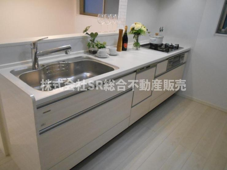 中石切町2丁目中古戸建のキッチン|キッチンは人気の高いカウンターキッチンで、食洗機もあり設備が充実しており快適にお料理できます♪