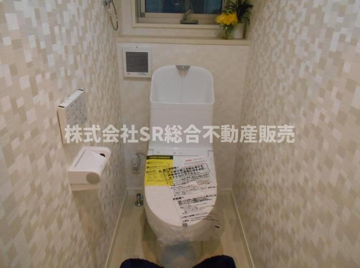 中石切町2丁目中古戸建のトイレ|温水洗浄便座付きのトイレ2か所にあり朝の身支度がスムーズに行えます！