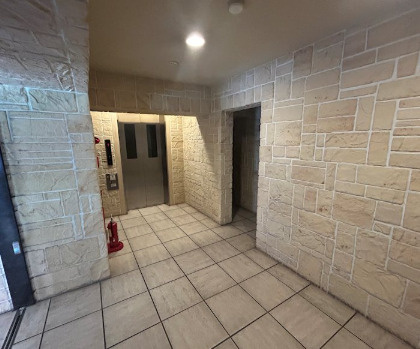 フェニックス西新宿５丁目弐番館のエントランス|毎日通るエントランスはこのようになっています