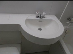 フェニックス西新宿５丁目弐番館の洗面所|スペースが確保できる洗面所です