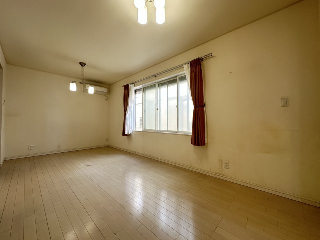 神戸市西区玉津町高津橋戸建の居間・リビング