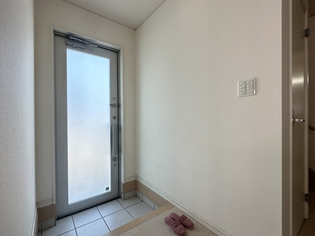 神戸市西区玉津町高津橋戸建の玄関