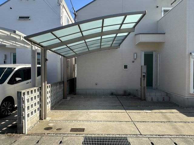 神戸市西区玉津町高津橋戸建の駐車場