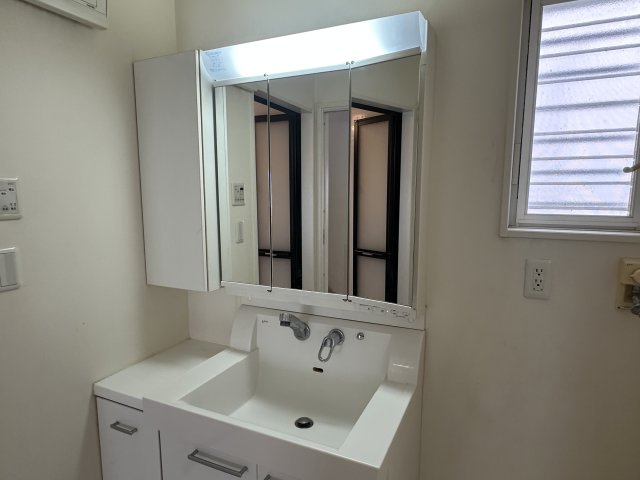 神戸市西区玉津町高津橋戸建の独立洗面台