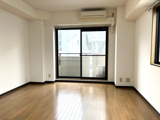 コンフォート東麻布の居間・リビング|エアコン付き・照明付き・通風良好