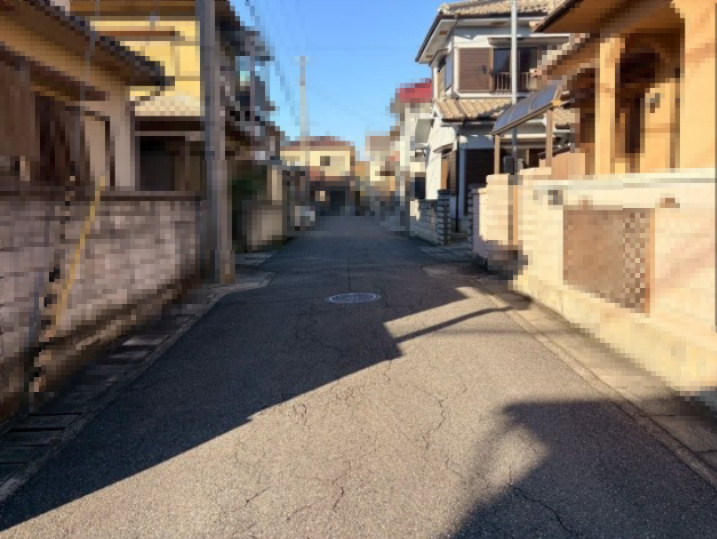 揖保郡太子町東南　中古戸建の前面道路含む現地写真