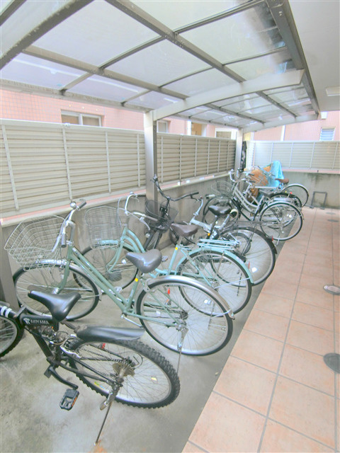 ヴィラSKのその他共用部分|屋根付き緒駐輪場