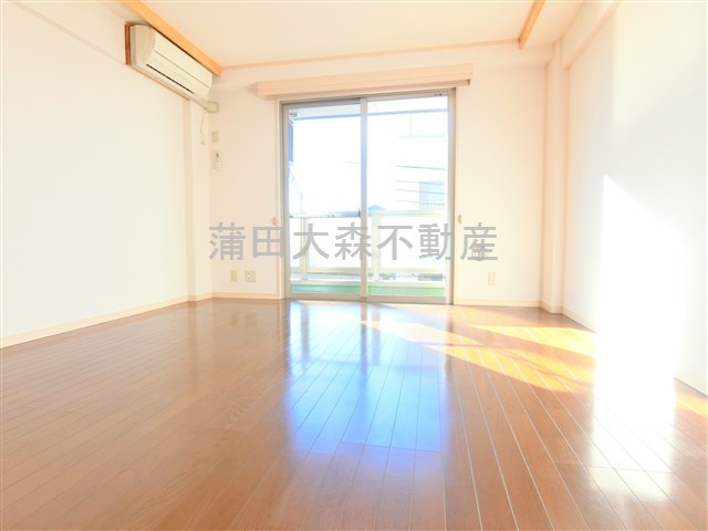 ヴィラSKの居間・リビング