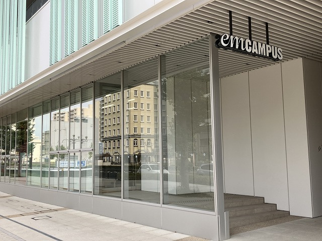 ｅｍＣＡＭＰＵＳ　ＷＥＳＴ