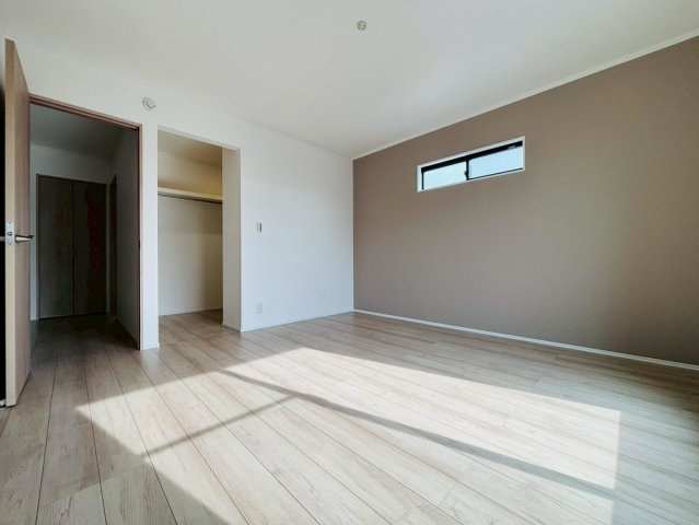 ダイマルタウン　大垣市古知丸２丁目第３　全２区画分譲の寝室|全居室に大型収納を設置。高性能な断熱材で丸ごと覆った高気密・高断熱の家で、夏も冬も快適に過ごせます。