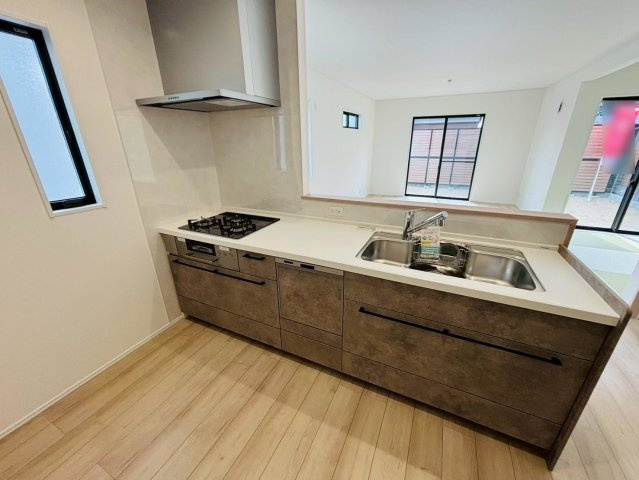 ダイマルタウン　大垣市古知丸２丁目第３　全２区画分譲のキッチン|家事の時間短縮・節水にもなる食器洗い乾燥機付き。浄水器付き水栓で、いつでもきれいな水が使えます。　　