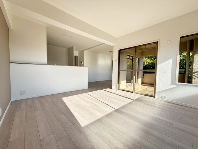 愛宕山ビューハイツの居間・リビング|リビングダイニング