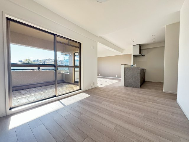 愛宕山ビューハイツの居間・リビング|リビングダイニング