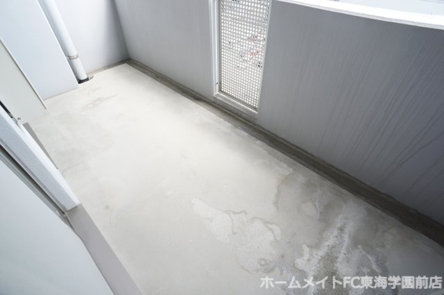 ニューガイアリルーム新大江№69のバルコニー