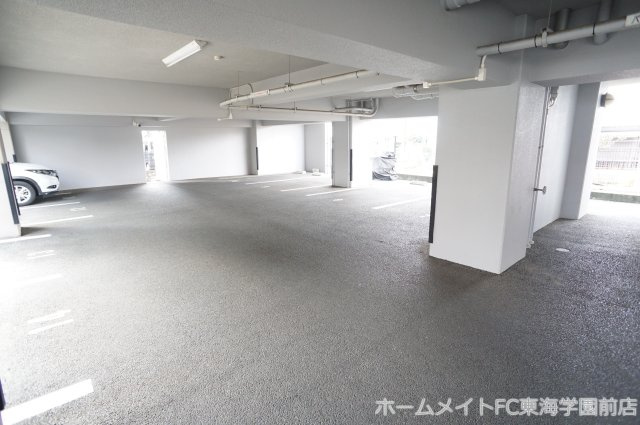 ニューガイアリルーム新大江№69の駐車場