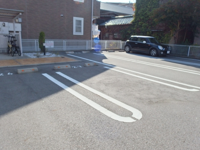 ロゼッタBの駐車場
