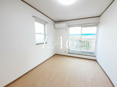 【居間・リビング】 | ローズハイム | 洋室のお部屋です。