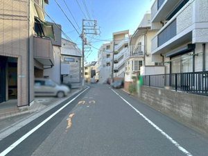 【前面道路含む現地写真】