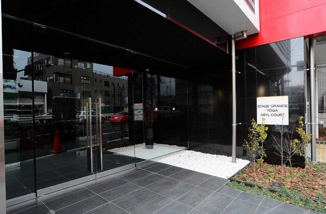 ステージグランデ用賀アジールコート　バイク置き場　オートロック　宅配ボックスのエントランス