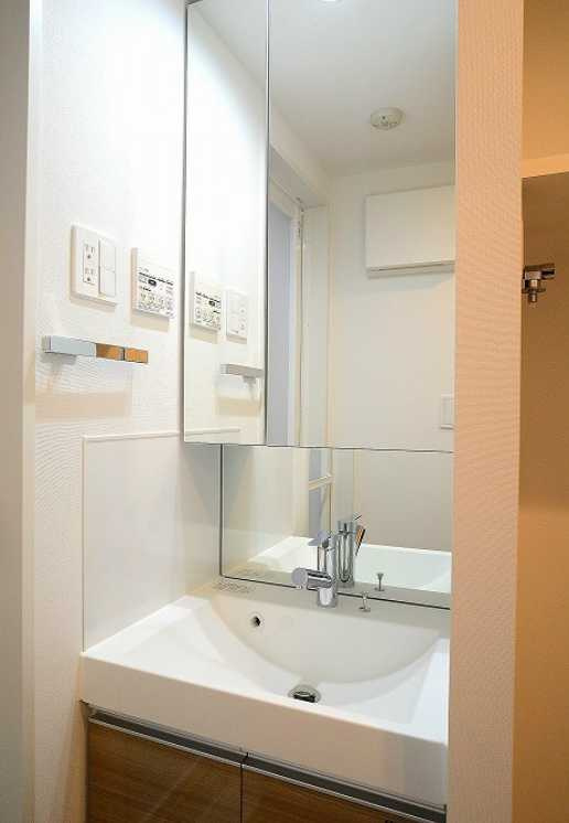 ステージグランデ用賀アジールコート　バイク置き場　オートロック　宅配ボックスの洗面所