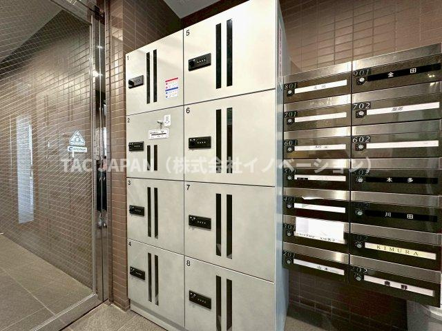 エバーグリーンパレス浅草の設備|【宅配ボックス】
エントランスに不在時でも荷物を受け取れる宅配ボックスを完備しています。