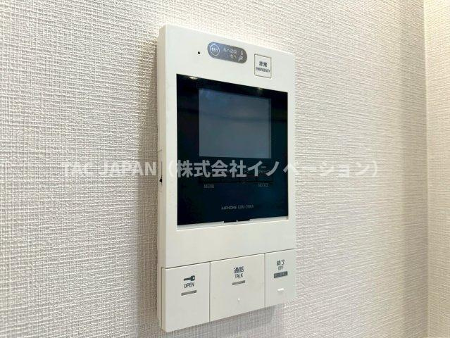 エバーグリーンパレス浅草の防犯設備|【モニター付きインターホン】
リビングから来訪者を確認できる防犯性に優れたモニタ付インターホン