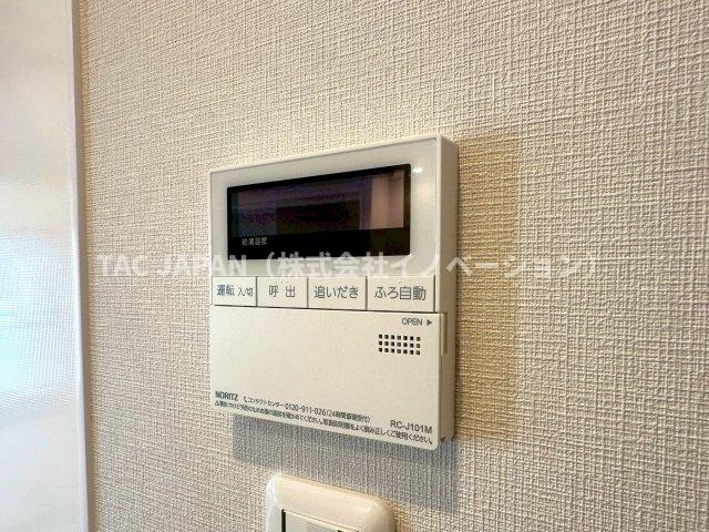 エバーグリーンパレス浅草の発電・温水設備|【オートバス】
キッチンからワンタッチでお湯張や追焚ができる便利なオートバス