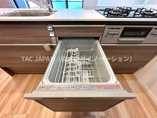 エバーグリーンパレス浅草のキッチン|【ビルトイン食器洗浄乾燥機】
食事の時間がバラバラでも最後の人がスイッチを入れれば洗い物が完了。家事の時短に大活躍