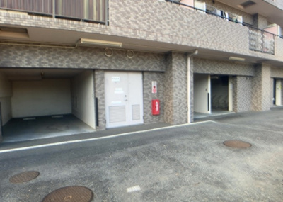 【駐車場】 | 相武台西パークホームズ | 車一台あたりに必要なスペースは、標準サイズの普通自動車で横幅2m50cm、長さ5mは必要になります。ただし、乗降のことも考慮して横幅3m30cm、長さ5m50cmほどは確保できるところを選びましょう。