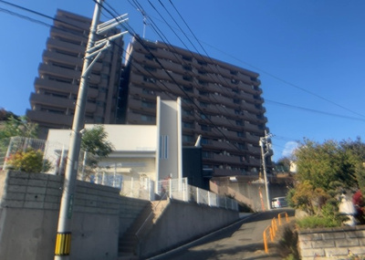 【外観】 | 相武台西パークホームズ | マンションの外観は非常に重要なポイントです！外観の善し悪しは資産価値に大きな影響を与えます。外観のいいマンションを購入することで、高値で売却がしやすく、買い手が見つかりやすいというメリットがあります。