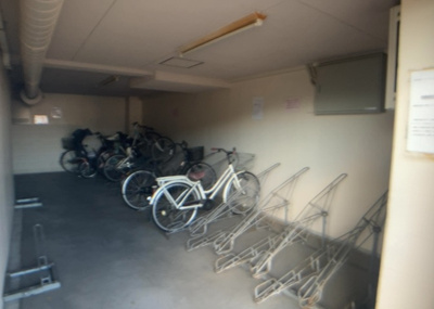 【駐輪場】 | 相武台西パークホームズ | マンションの駐輪場は、事前に空きがあるか確認を取ると安心です。せっかく入居したのに駐輪スペースがない！なんてことになったら大変ですよね。そこで、内見時や購入前にはまず事前に確認しておくと良いでしょう。