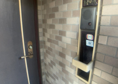 【防犯設備】 | 相武台西パークホームズ | 当然のことではありますが、オートロックやセンサーライト、ホームセキュリティーなどの防犯設備があれば、小さいお子様がいるご家庭も安心ですよね！まず物件購入の際は、防犯設備もチェックするようにしましょう。