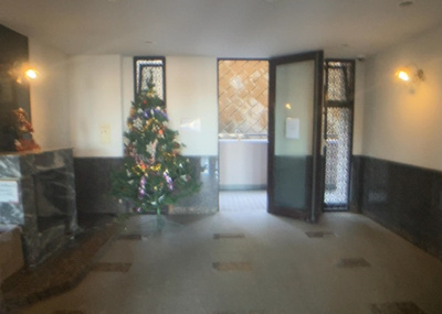 【ロビー】 | 相武台西パークホームズ | ラウンジは、マンションの共用スペースに椅子やテーブルなどを配置した利用者が寛げる空間です。屋内型ラウンジと屋外型ラウンジがあります。共用部分の管理状況と合わせて、詳細については現地でご確認ください。