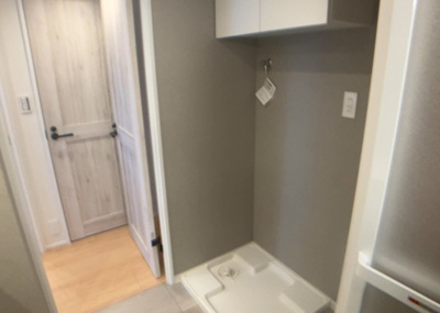 【ランドリースペース】 | 相武台西パークホームズ | ランドリースペースも気になります。洗濯機置場があり「洗う、干す、取り込む、アイロンがけ、たたむ」など、洗濯に関する家事をするための空間です。広さや収納など付帯設備も含めて、詳細は現地でご確認ください。