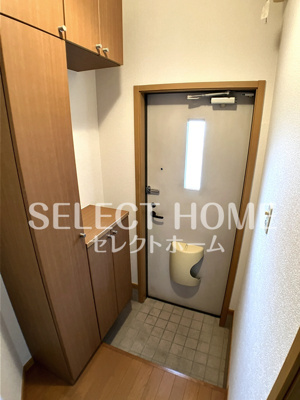 【玄関】 | ボーシャルダンＣ | 収納もある玄関です