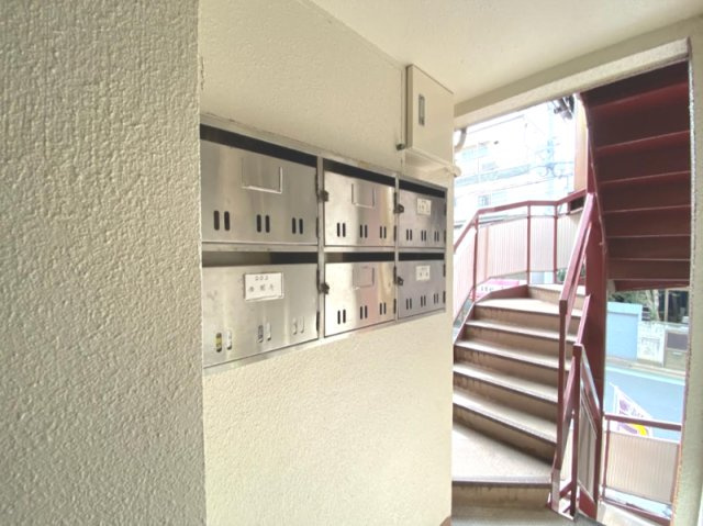 佐藤ビル（東日暮里）のエントランス