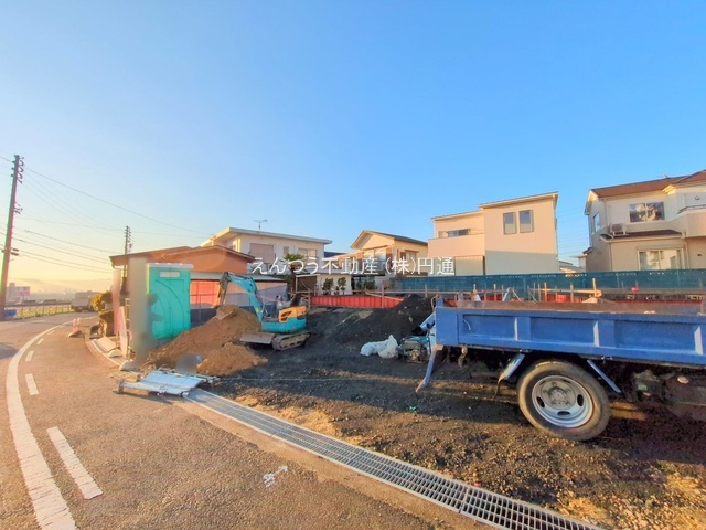 ファーストタウン第2原山台の前面道路含む現地写真