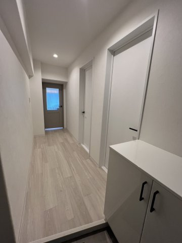 甲子園センチュリーマンションの玄関|落ち着いた雰囲気の玄関は、住まいの第一印象を高める上質な空間。