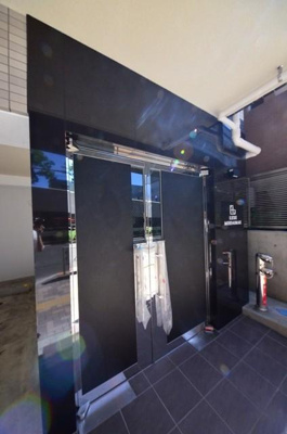 【エントランス】 | LEXE明大前