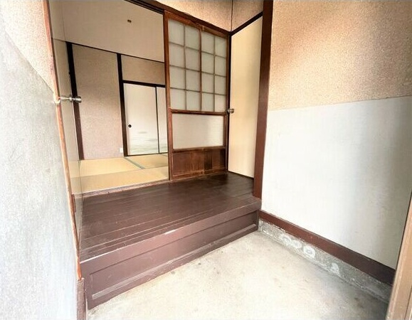 近藤貸家の玄関