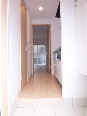 【玄関】 | メゾン・ブルー | 収納もある玄関です