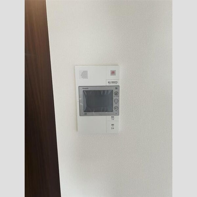【セキュリティ】 | スワンズシティ大阪クレアスト | モニター付きインターホンです