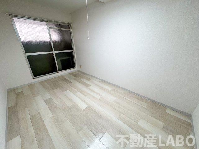 アベニュー西住之江の洋室