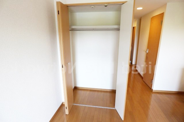 【収納】 | エルセレーノ吹田 | クローゼット付きでお部屋もスッキリ♪