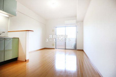 【居間・リビング】 | エルセレーノ吹田 | ゆったりとくつろげる、落ち着きのある居室空間です